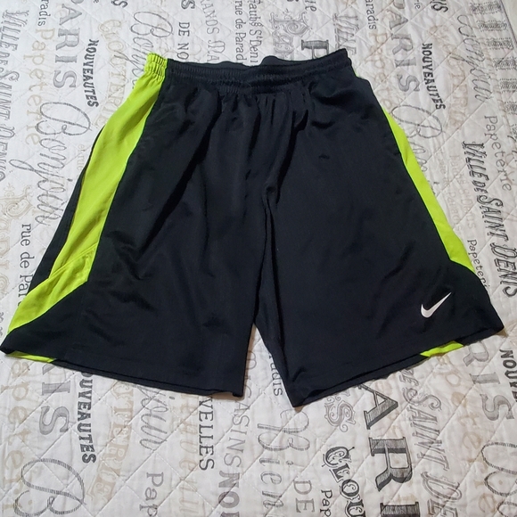 Bundle of Men's shorts - Picture 5 of 6
